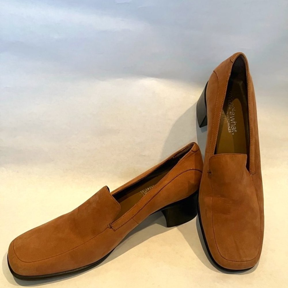 Understated tan suede heels - they go with everything!